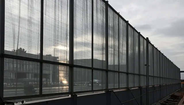 建筑防护网使用中两种做法的实际取舍